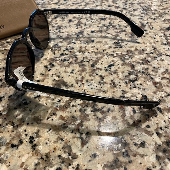 Burberry Unisex Round Sunglasses B4280 Black Frame with Brown Lenses New w/ Flaw - Picture 11 of 16